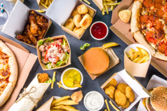 Alexandre Costa Pedrosa analisa como o consumo de alimentos industrializados afeta a saúde pública e os desafios da nutrição contemporânea.