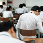 A ansiedade pré-vestibular pode ser enfrentada com diálogo, planejamento e o apoio conjunto da escola e da família, como destaca Sérgio Bento De Araújo ao abordar estratégias práticas para esse período decisivo.
